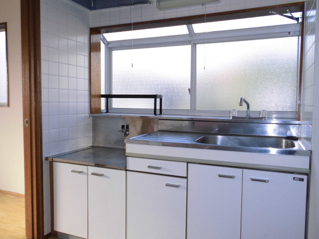 Kitchen. A window kitchen. Gas stove installation Allowed