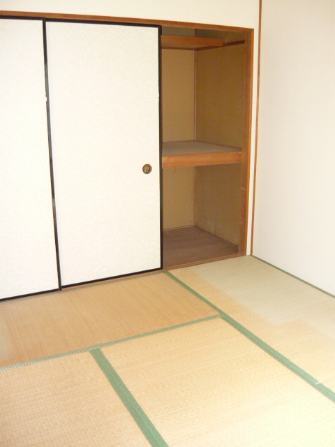 Receipt. Storage of toilet side. Enter plenty of luggage because there is worth between 1.