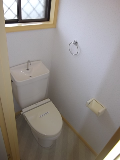 Toilet. Warm Rhett
