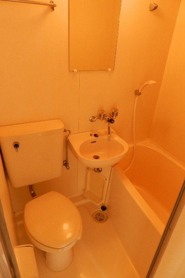 Bath. 3-point unit bus