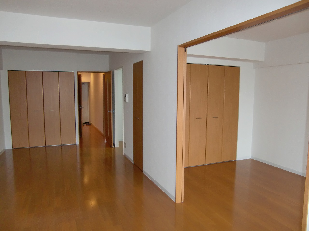 Living and room. 15 Pledge or more of living