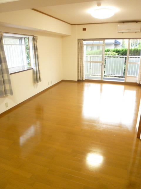 Living. Indoor (11 May 2013) shooting flooring ・ Cross Hakawa