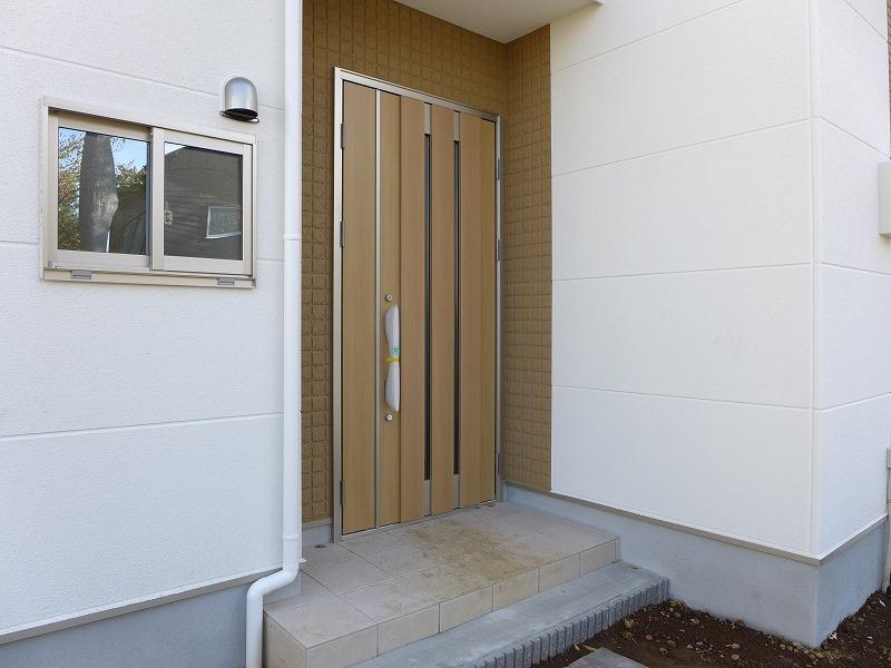 Entrance. Local (November 28, 2013) Shooting