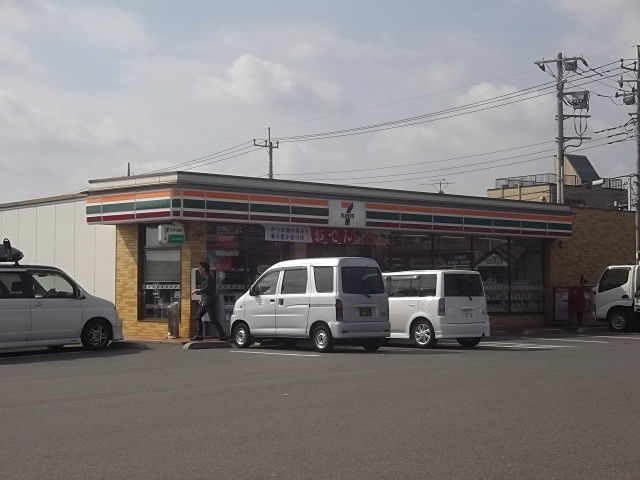 Convenience store. Seven-Eleven Higashitokorozawa Station store up to (convenience store) 462m