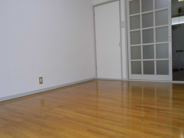 Other room space. 6 Pledge Western-style another angle. You can use To spacious also has room storage