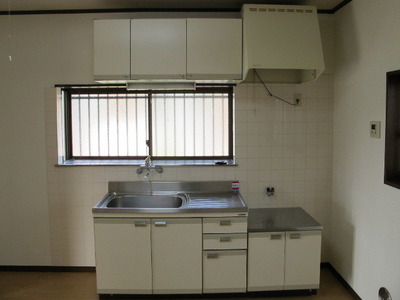 Kitchen. Gas stove 2 burners installed Allowed