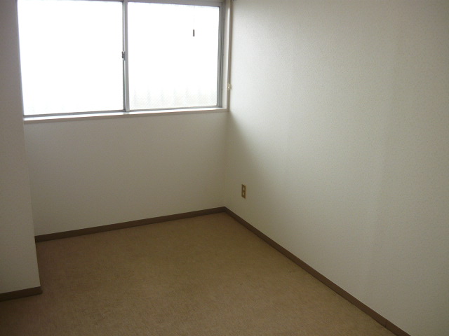 Other room space. 6 Pledge Interoceanic of the north side is laying carpet