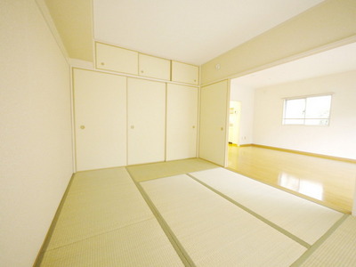 Other room space. Comfortable relaxing Japanese-style room