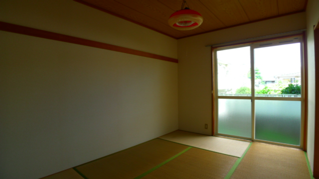 Living and room. Tatami will be replaced before occupancy