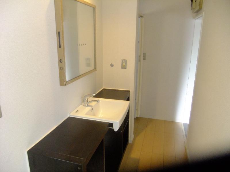 Wash basin, toilet. Indoor (10 May 2013) Shooting