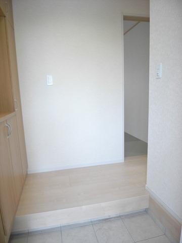 Entrance. Local (11 May 2013) Shooting