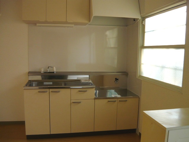 Kitchen. kitchen ・ There is a large window is bright.