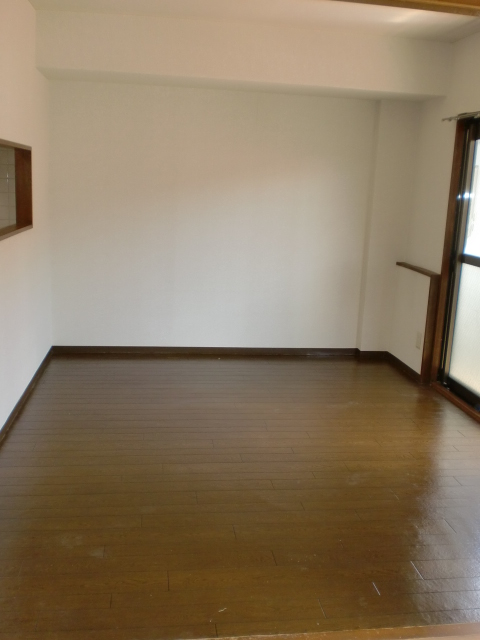 Living and room. LDK10 Pledge