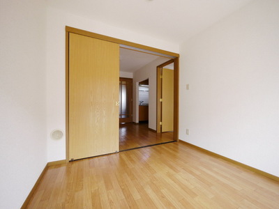 Other room space. Bright Western-style