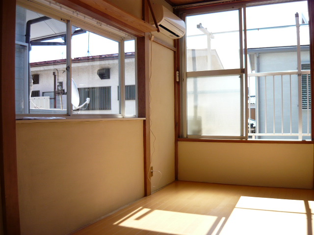 Other. It is light and airy two-plane daylight