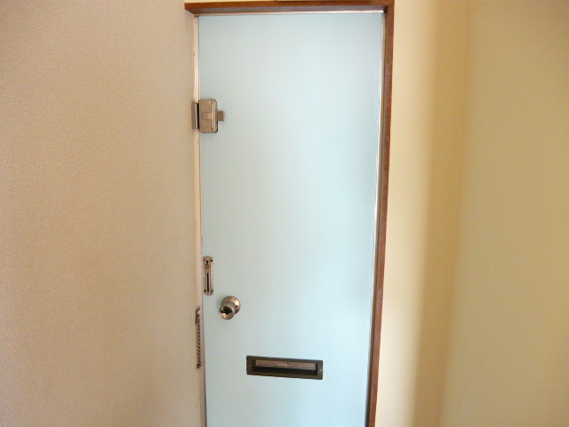 Entrance. Front door inside ・ There doorpost