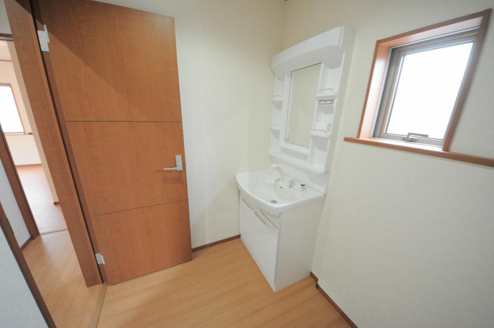 Wash basin, toilet. Indoor (11 May 2013) Shooting