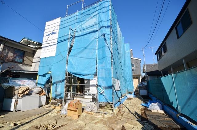 Local appearance photo. Be born in a good location of Nishitokorozawa Station walk 6 minutes new construction two buildings. LDK18.8 Pledge more affluent living space is also attractive. (2013 December 24 shooting)