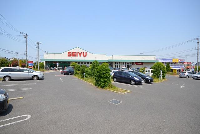 Supermarket. Seiyu Tokorozawa Garden 200m to the store