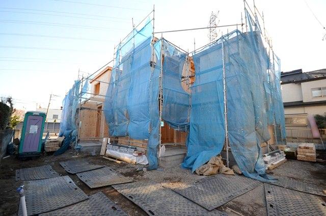 Local appearance photo. New construction 2 House to be born in a good residential area a kind of low-rise area. In front road residents-only with no pass through, Your home is also safe with small children. (2013 December 16 shooting)