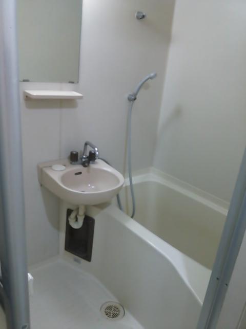 Bathroom. Indoor (11 May 2013) Shooting