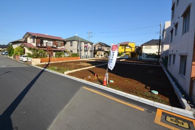 Local land photo. It is a quiet residential area.