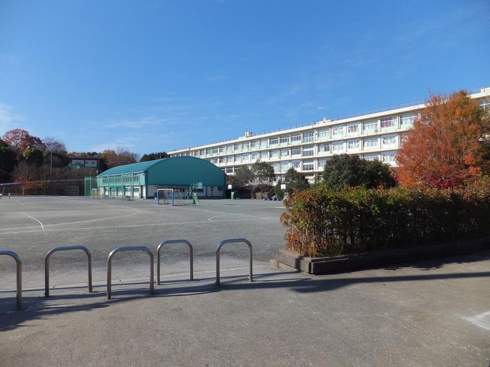 Primary school. 950m until the Yamaguchi Elementary School