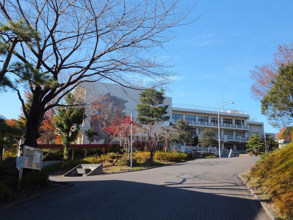 Junior high school. Kamiyamaguchi 640m until junior high school