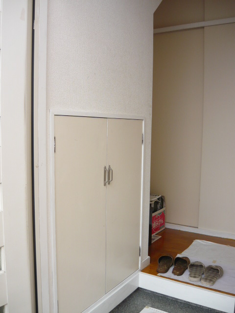 Entrance. There is housed in the entrance.