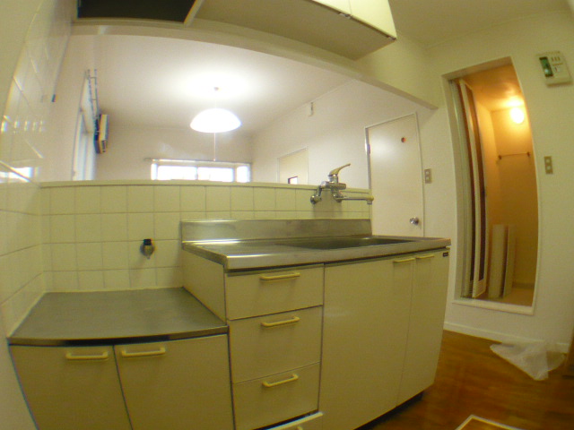 Kitchen. Definitive gas stove kitchen. Recommended for self-catering school.