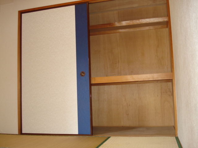 Receipt. Japanese-style room 6 tatami ・ There closet