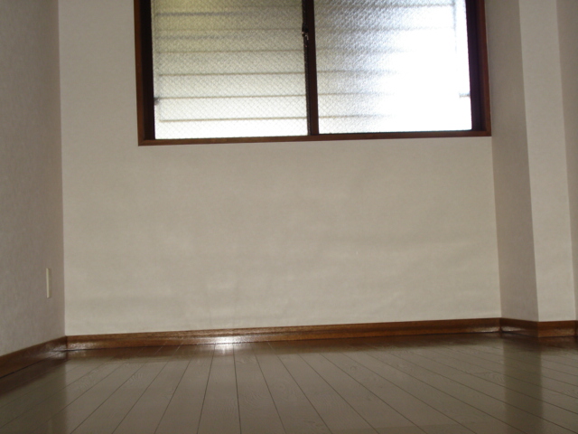 Other room space. 4.8 tatami of Western-style also reluctance window Yes.