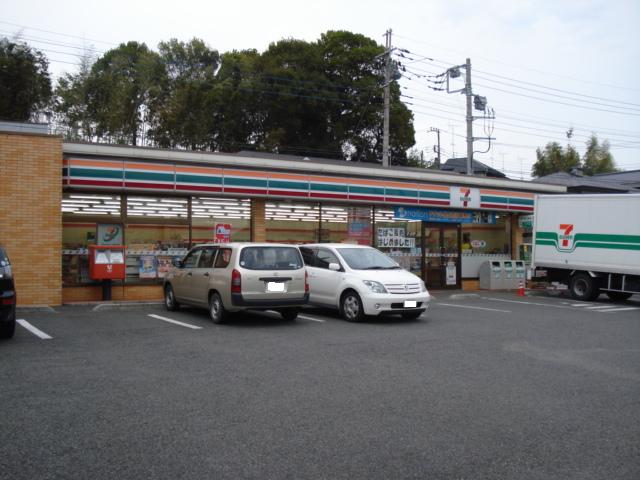 Convenience store. 470m to Seven-Eleven (convenience store)