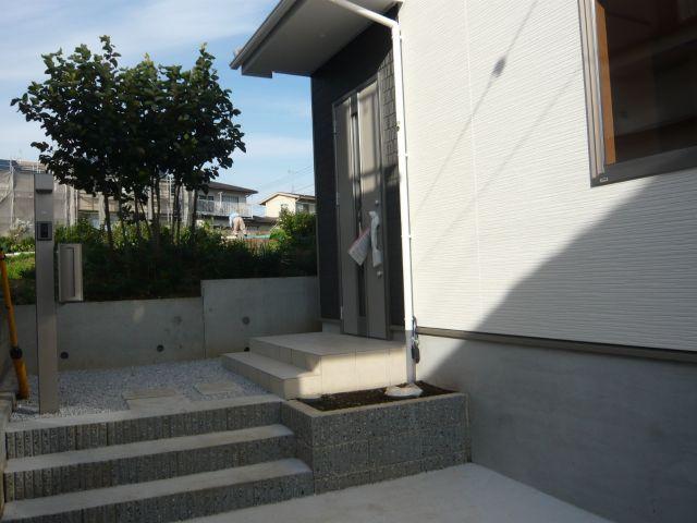 Entrance. Local (10 May 2013) Shooting