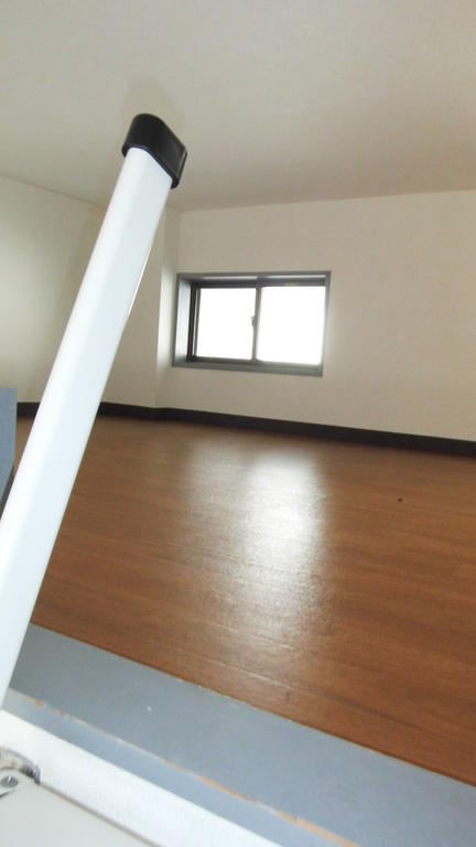 Other room space. loft