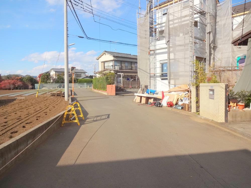 Local photos, including front road. Local (12 May 2013) Shooting