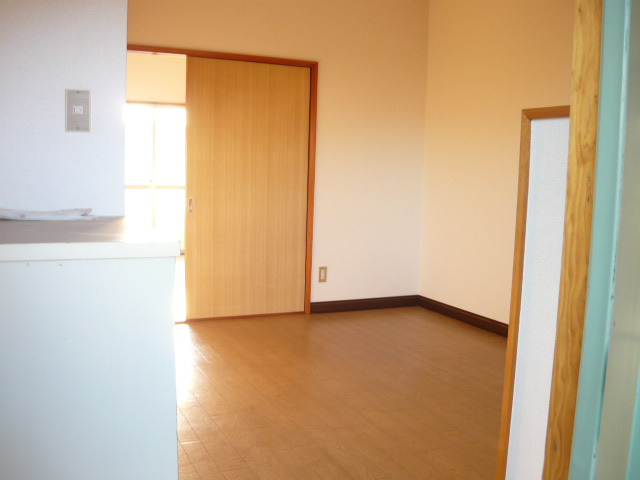 Living and room. Dining 6 Pledge