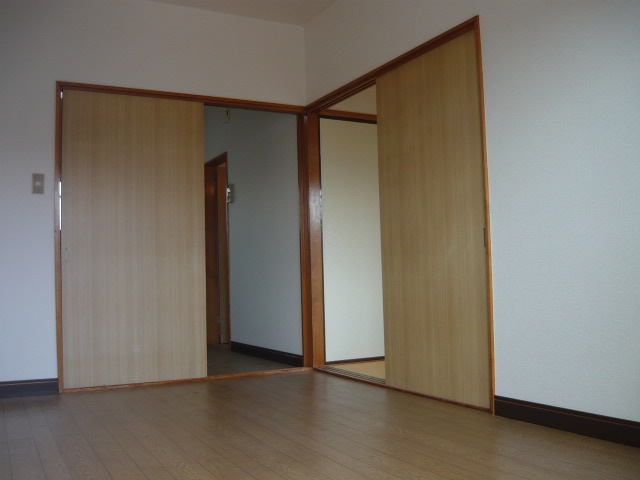 Other room space. Dining and a continuation of the Western-style