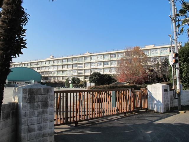 Primary school. 1100m until the Yamaguchi Elementary School