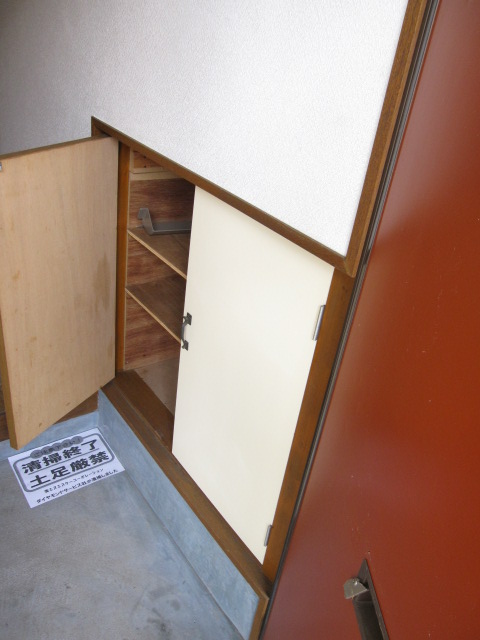 Entrance. Entrance ・ Cupboard with