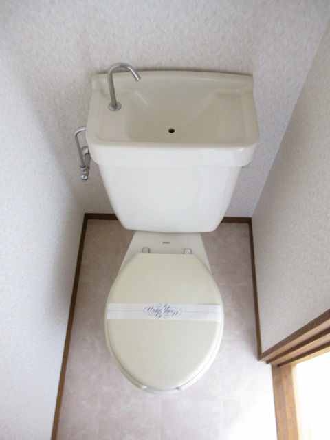 Toilet. toilet.