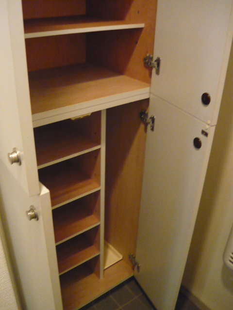Entrance. Entrance ・ Cupboard