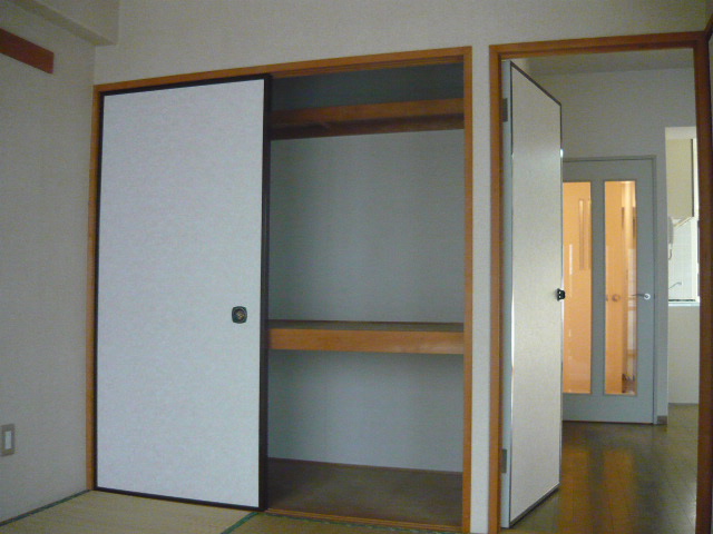 Receipt. Storage of Japanese-style room