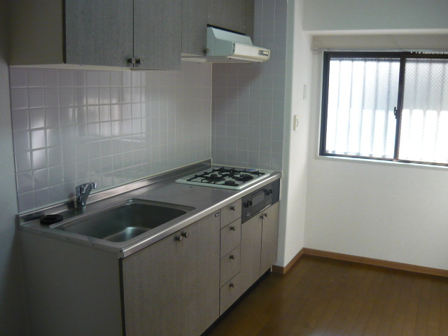 Kitchen. With window system Kitchen, There is also a grill.