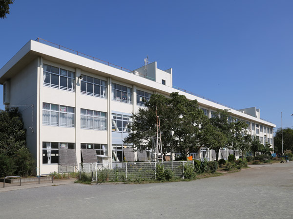 Surrounding environment. Tokorozawa elementary school (about 640m / An 8-minute walk)