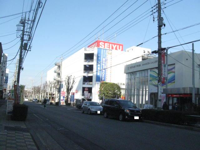 Supermarket. Seiyu to (super) 685m