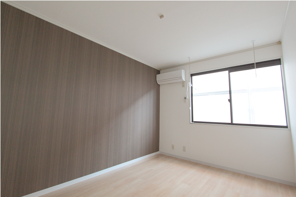 Living and room. Woodgrain accents cross is a feeling of luxury!