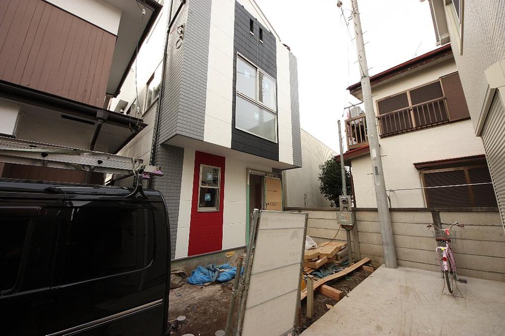 Local appearance photo. Local (12 May 2013) Shooting