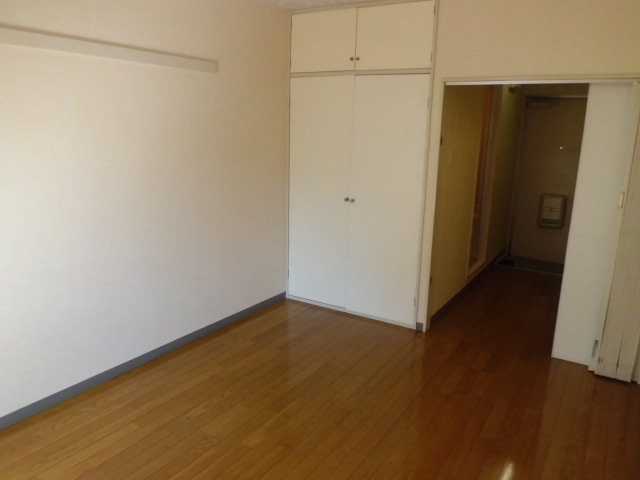 Other room space. 6 Pledge Western-style. With accordion curtain