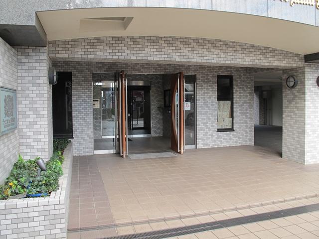 Entrance. Common areas